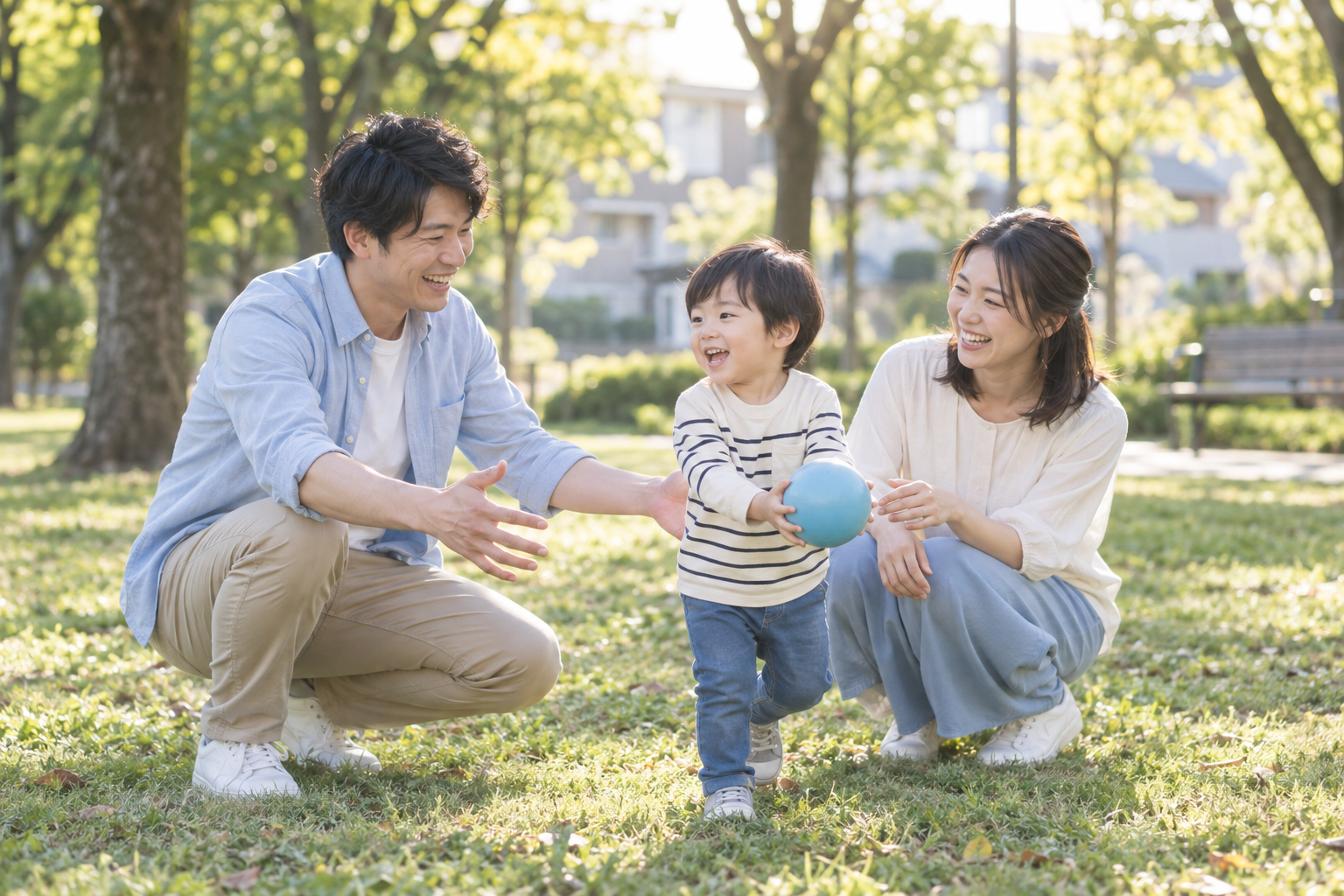 仕事のあとに公園で家族と過ごす時間のイメージ